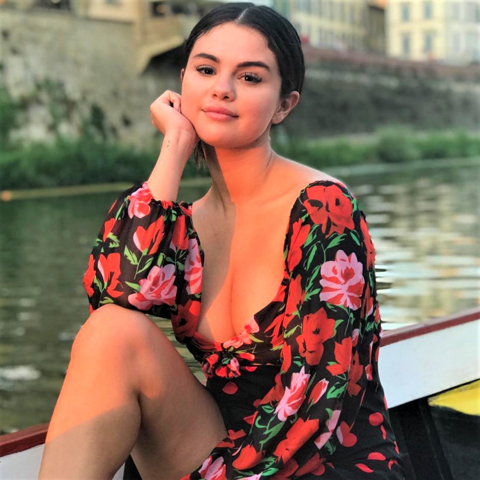 sexy Mexican girl Selena Gomez